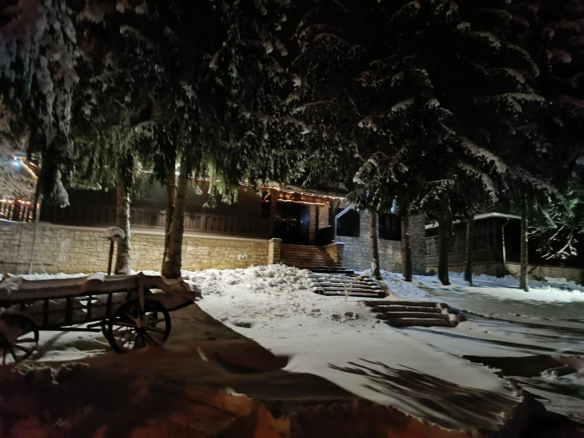 Deja Vu Szallas & Rendezveny Zirc Bagian luar foto