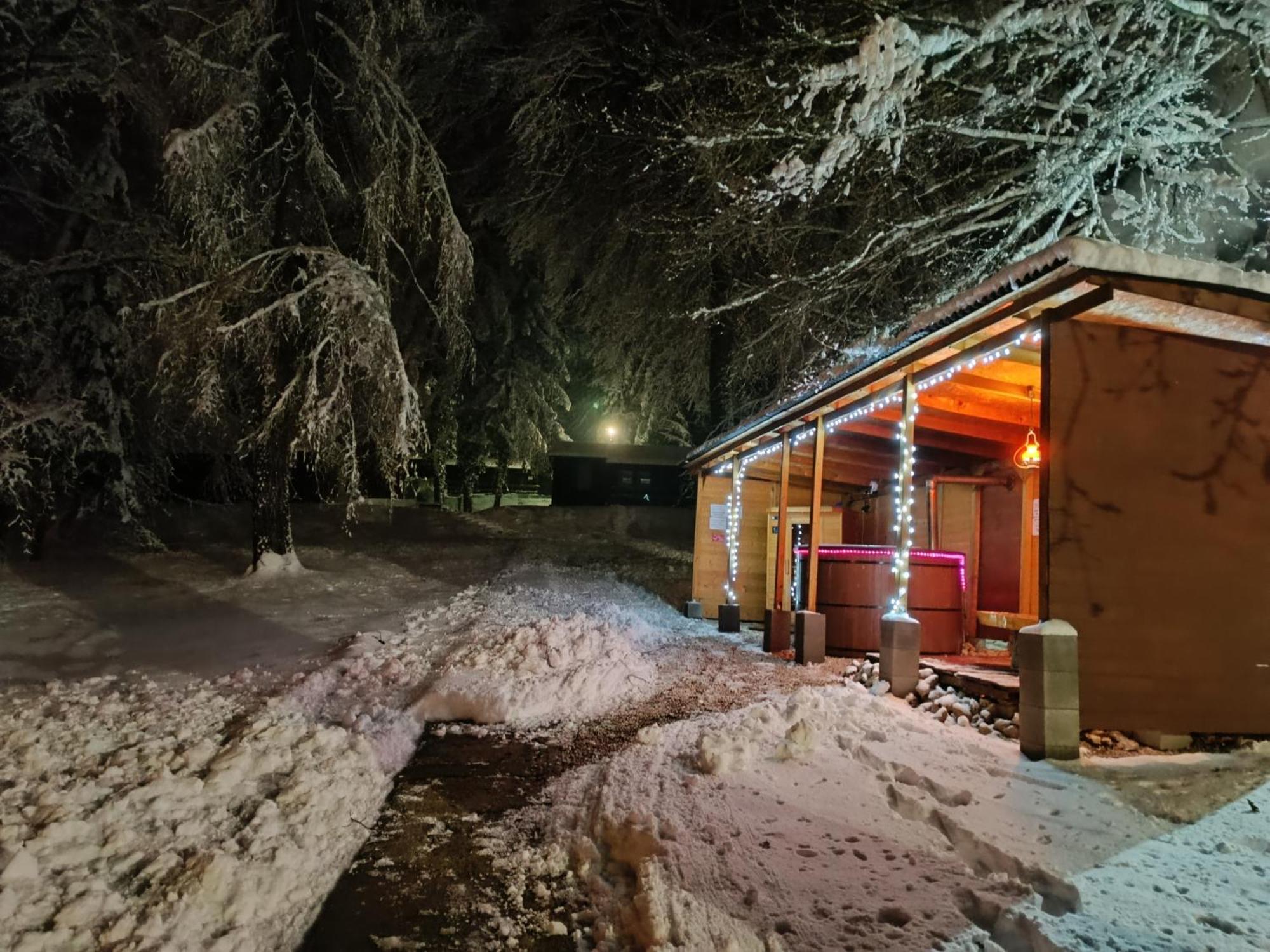 Deja Vu Szallas & Rendezveny Zirc Bagian luar foto