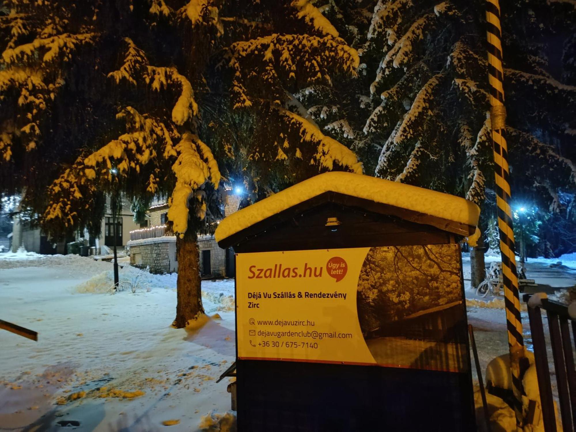 Deja Vu Szallas & Rendezveny Zirc Bagian luar foto